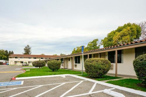 圣何西ez 8汽车旅馆 聖荷西 外观 照片